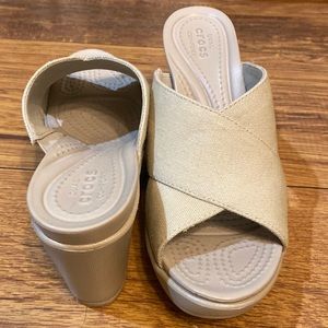 Womans Wedge Crocs. Size: 7